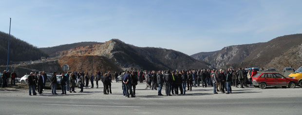 Ужице: Због кашњења плата блокирали пут 